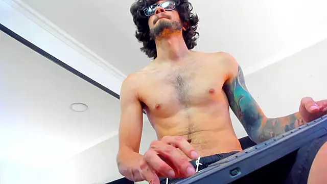 Snapshot of Loggan_donnelly chatting on 02-20-25, 02:29 Loggan donnelly online show from 02-20-25, 02:29