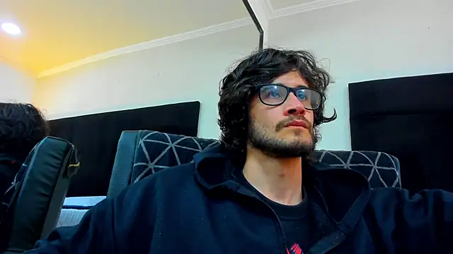 Snapshot of Loggan_donnelly chatting on 02-21-25, 09:00 Loggan donnelly online show from 02-21-25, 09:00