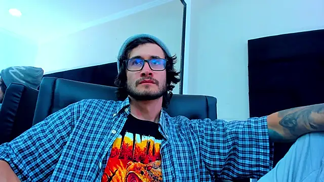 Snapshot of Loggan_donnelly chatting on 02-22-25, 09:15 Loggan donnelly online show from 02-22-25, 09:15