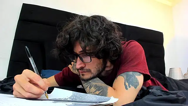 Snapshot of Loggan_donnelly chatting on 02-24-25, 09:09 Loggan donnelly online show from 02-24-25, 09:09