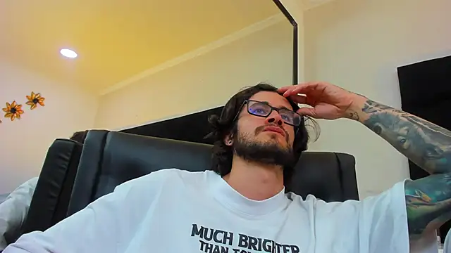 Snapshot of Loggan_donnelly chatting on 03-04-25, 12:29 Loggan donnelly online show from 03-04-25, 12:29