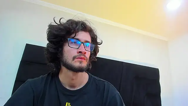 Snapshot of Loggan_donnelly chatting on 03-06-25, 12:43 Loggan donnelly online show from 03-06-25, 12:43