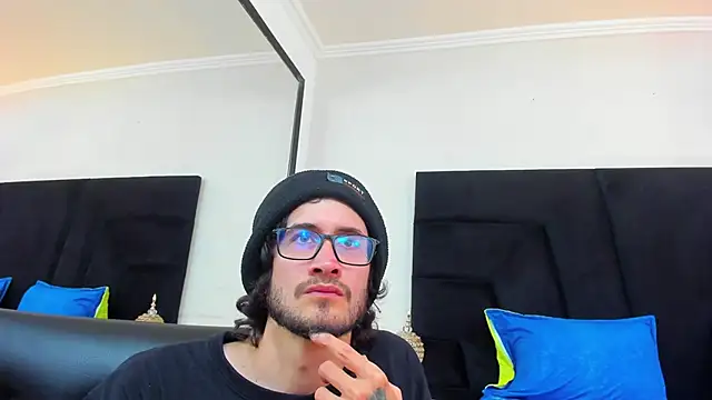 Snapshot of Loggan_donnelly chatting on 03-12-25, 08:31 Loggan donnelly online show from 03-12-25, 08:31