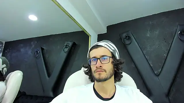 Snapshot of Loggan_donnelly chatting on 03-16-25, 07:49 Loggan donnelly online show from 03-16-25, 07:49