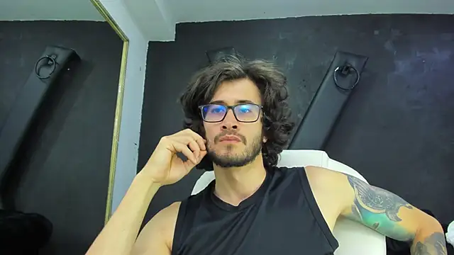 Snapshot of Loggan_donnelly chatting on 03-16-25, 10:53 Loggan donnelly online show from 03-16-25, 10:53