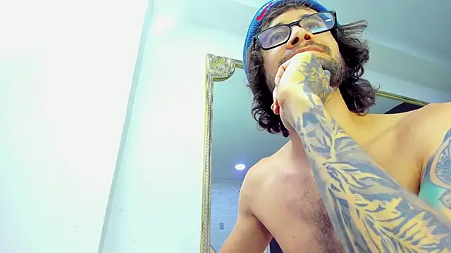 Snapshot of Loggan_donnelly chatting on 03-19-25, 11:25 Loggan donnelly online show from 03-19-25, 11:25