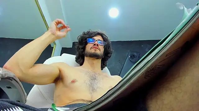 Snapshot of Loggan_donnelly chatting on 03-20-25, 02:29 Loggan donnelly online show from 03-20-25, 02:29