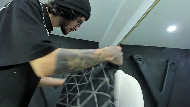 Snapshot of Loggan_donnelly chatting on 03-20-25, 11:12 Loggan donnelly online show from 03-20-25, 11:12