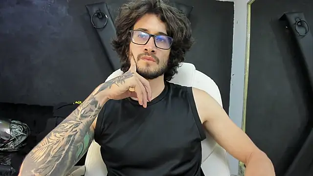 Snapshot of Loggan_donnelly chatting on 03-21-25, 11:12 Loggan donnelly online show from 03-21-25, 11:12