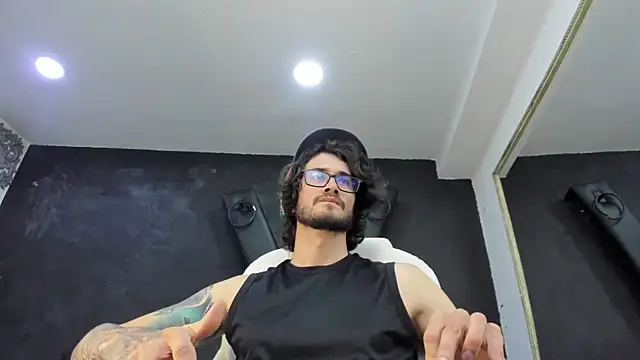 Snapshot of Loggan_donnelly chatting on 03-22-25, 02:16 Loggan donnelly online show from 03-22-25, 02:16