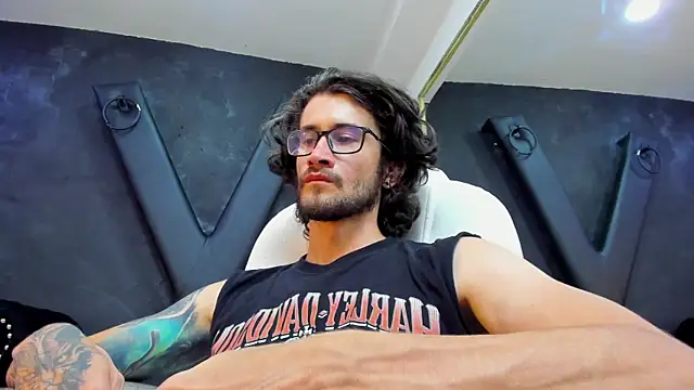 Snapshot of Loggan_donnelly chatting on 03-23-25, 02:37 Loggan donnelly online show from 03-23-25, 02:37