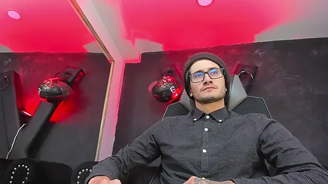 Snapshot of Loggan_donnelly chatting on 09-11-25, 08:53 Loggan donnelly online show from 09-11-25, 08:53