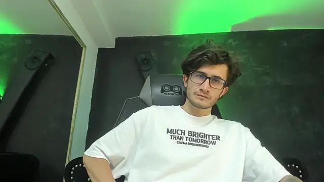 Snapshot of Loggan_donnelly chatting on 09-12-25, 08:53 Loggan donnelly online show from 09-12-25, 08:53