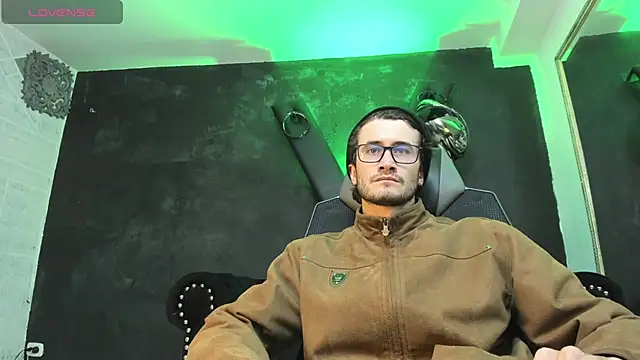 Snapshot of Loggan_donnelly chatting on 09-16-25, 08:43 Loggan donnelly online show from 09-16-25, 08:43