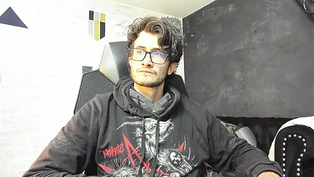 Snapshot of Loggan_donnelly chatting on 09-17-25, 08:21 Loggan donnelly online show from 09-17-25, 08:21