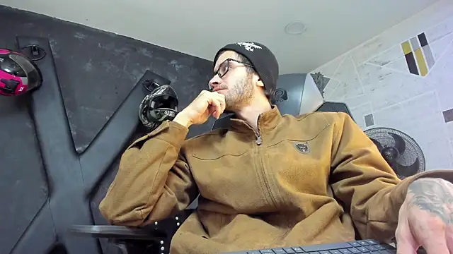 Snapshot of Loggan_donnelly chatting on 09-20-25, 08:21 Loggan donnelly online show from 09-20-25, 08:21