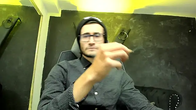 Snapshot of Loggan_donnelly chatting on 09-24-25, 08:23 Loggan donnelly online show from 09-24-25, 08:23