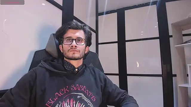 Snapshot of Loggan_donnelly chatting on 09-25-25, 08:23 Loggan donnelly online show from 09-25-25, 08:23