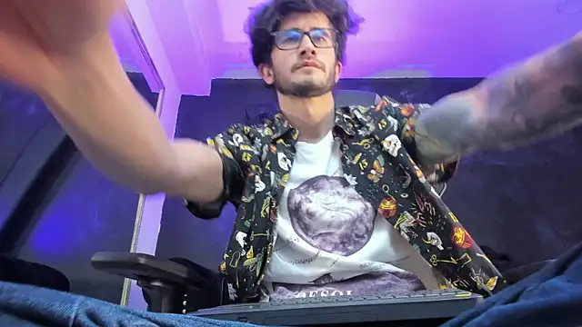 Snapshot of Loggan_donnelly chatting on 10-02-25, 06:48 Loggan donnelly online show from 10-02-25, 06:48