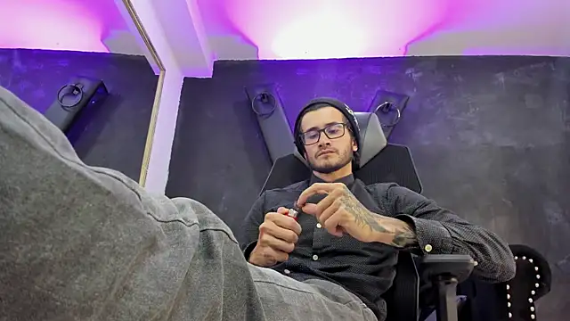 Snapshot of Loggan_donnelly chatting on 10-08-25, 09:01 Loggan donnelly online show from 10-08-25, 09:01