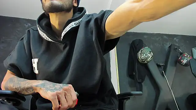 Snapshot of Loggan_donnelly chatting on 10-10-25, 08:08 Loggan donnelly online show from 10-10-25, 08:08