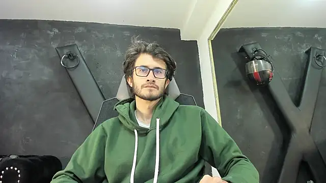 Snapshot of Loggan_donnelly chatting on 10-12-25, 08:08 Loggan donnelly online show from 10-12-25, 08:08