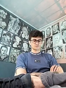 Snapshot of Loggan_donnelly chatting on 12-14-25, 07:40 Loggan donnelly online show from 12-14-25, 07:40