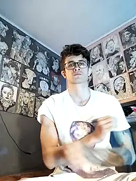 Snapshot of Loggan_donnelly chatting on 12-17-25, 10:49 Loggan donnelly online show from 12-17-25, 10:49