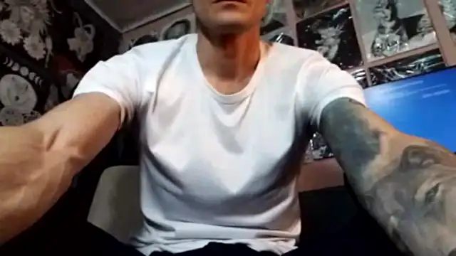 Snapshot of Loggan_donnelly chatting on 02-06-26, 06:33 Loggan donnelly online show from 02-06-26, 06:33