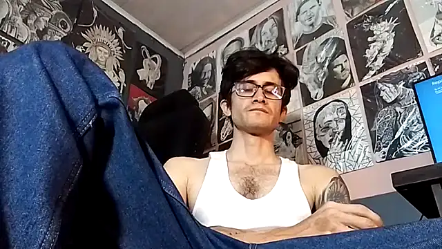 Snapshot of Loggan_donnelly chatting on 02-07-26, 08:56 Loggan donnelly online show from 02-07-26, 08:56