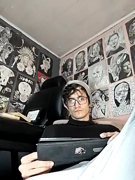 Snapshot of Loggan_donnelly chatting on 02-13-26, 06:37 Loggan donnelly online show from 02-13-26, 06:37