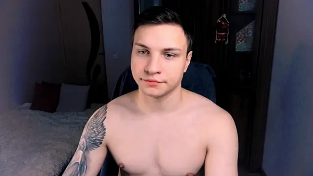 Snapshot of handsome_guy01 chatting on 12-19-24, 03:18 handsome guy01 online show from 12-19-24, 03:18