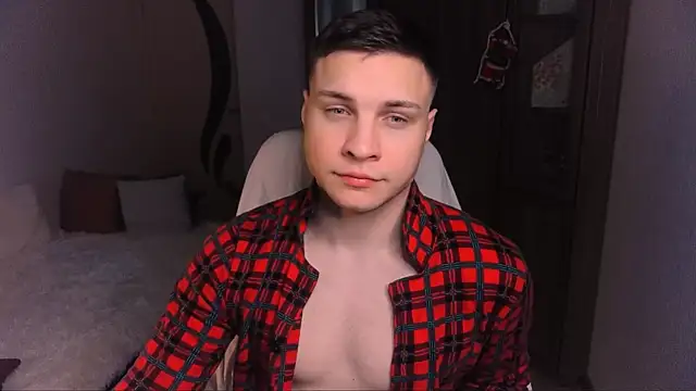 Snapshot of handsome_guy01 chatting on 12-27-24, 12:18 handsome guy01 online show from 12-27-24, 12:18