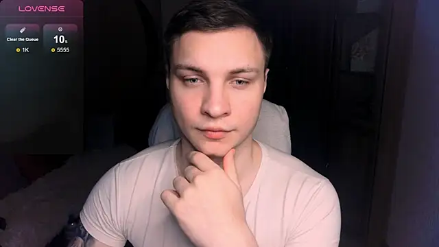 Snapshot of handsome_guy01 chatting on 01-21-25, 10:30 handsome guy01 online show from 01-21-25, 10:30