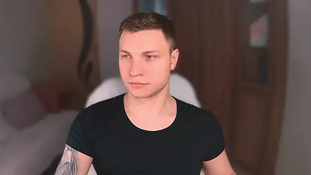 Snapshot of handsome_guy01 chatting on 02-19-25, 04:44 handsome guy01 online show from 02-19-25, 04:44