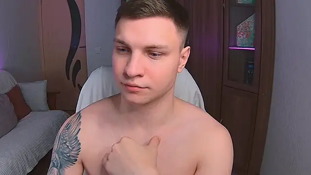 Snapshot of handsome_guy01 chatting on 03-07-25, 04:24 handsome guy01 online show from 03-07-25, 04:24