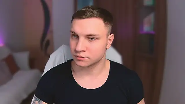 Snapshot of handsome_guy01 chatting on 03-08-25, 12:55 handsome guy01 online show from 03-08-25, 12:55