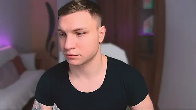 Snapshot of handsome_guy01 chatting on 03-08-25, 04:01 handsome guy01 online show from 03-08-25, 04:01