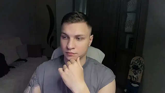 Snapshot of handsome_guy01 chatting on 09-08-25, 07:35 handsome guy01 online show from 09-08-25, 07:35