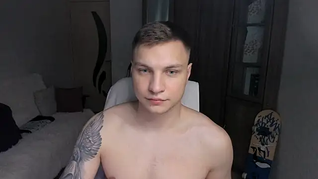 Snapshot of handsome_guy01 chatting on 09-09-25, 05:45 handsome guy01 online show from 09-09-25, 05:45