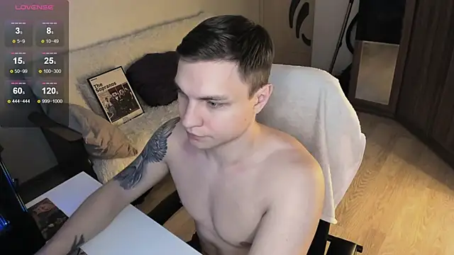 Snapshot of handsome_guy01 chatting on 10-03-25, 09:06 handsome guy01 online show from 10-03-25, 09:06