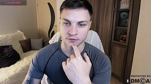Snapshot of handsome_guy01 chatting on 10-22-25, 04:46 handsome guy01 online show from 10-22-25, 04:46