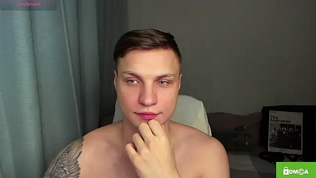Snapshot of handsome_guy01 chatting on 05-04-26, 05:42 handsome guy01 online show from 05-04-26, 05:42