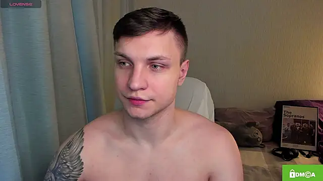 Snapshot of handsome_guy01 chatting on 05-06-26, 05:29 handsome guy01 online show from 05-06-26, 05:29