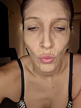 Snapshot of Lenchen_ chatting on 01-06-25, 08:39 Lenchen online show from 01-06-25, 08:39