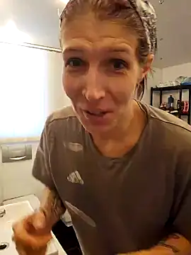 Snapshot of Lenchen_ chatting on 01-31-25, 09:48 Lenchen online show from 01-31-25, 09:48