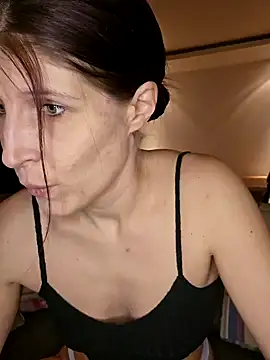 Snapshot of Lenchen_ chatting on 02-13-25, 08:45 Lenchen online show from 02-13-25, 08:45