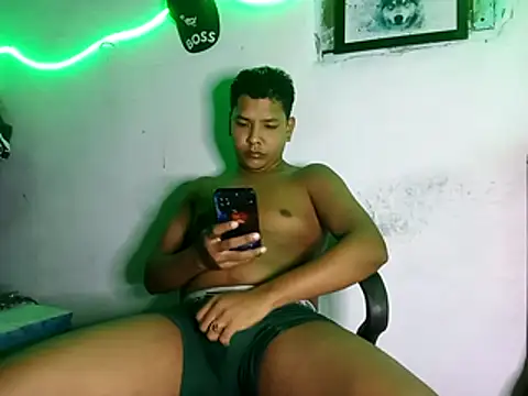 Snapshot of 628-andrew chatting on 11-15-25, 01:03 628-andrew online show from 11-15-25, 01:03