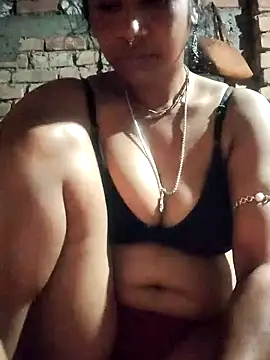 Snapshot of Hotty-dola chatting on 12-25-24, 05:05 Hotty-dola online show from 12-25-24, 05:05