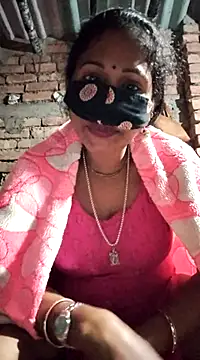Snapshot of Hotty-dola chatting on 12-31-24, 05:07 Hotty-dola online show from 12-31-24, 05:07